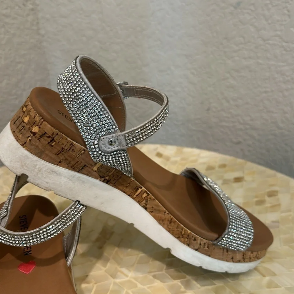 Steve Madden stone studded sandals big girls size 4